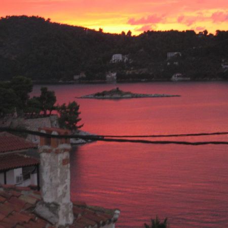 Plakes Suites Skiathos Exterior photo