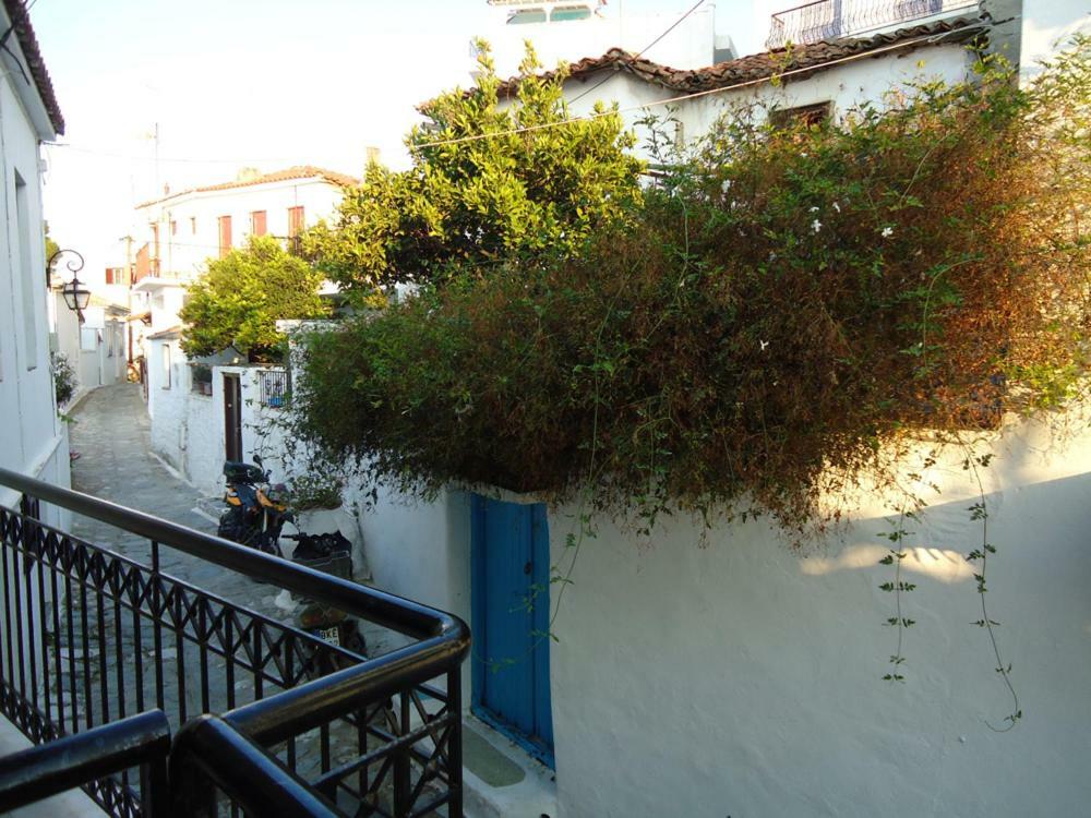 Plakes Suites Skiathos Exterior photo