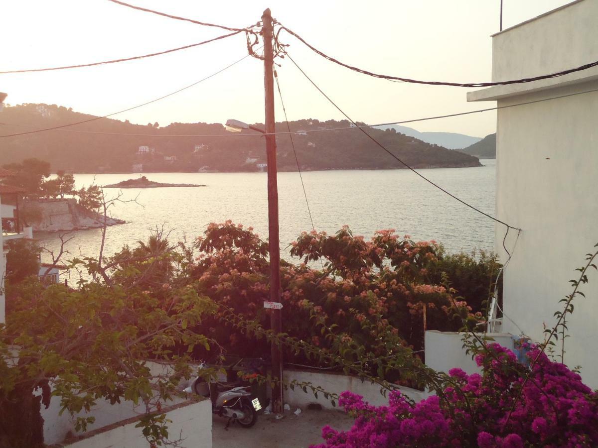 Plakes Suites Skiathos Exterior photo